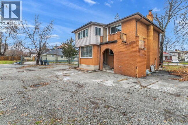 Building Photo - 509 Aylmer Ave