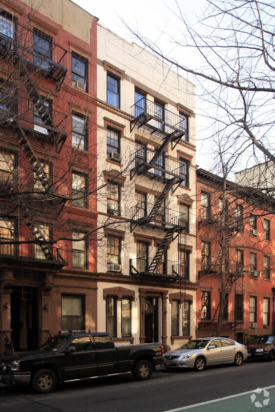 Foto del edificio - 196 W Tenth St