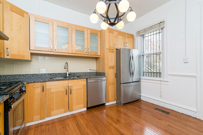 Foto del edificio - 2912 13th St NW