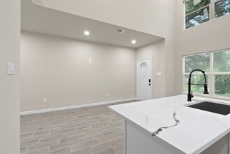 Building Photo - 11763 White Cedar St