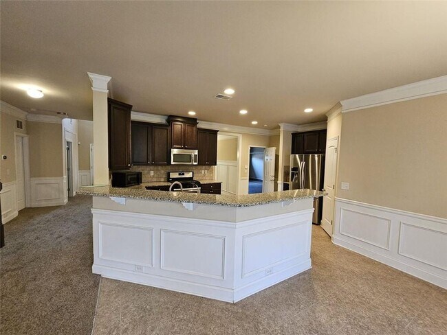 Building Photo - 10 Creekview Dr