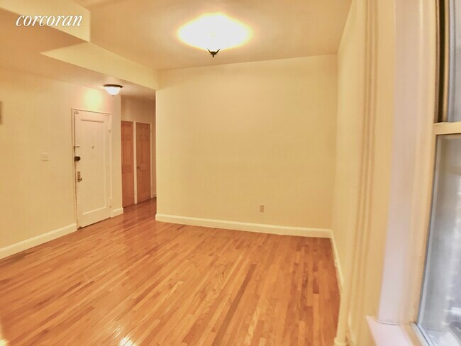 Foto del edificio - 107 W 68th St