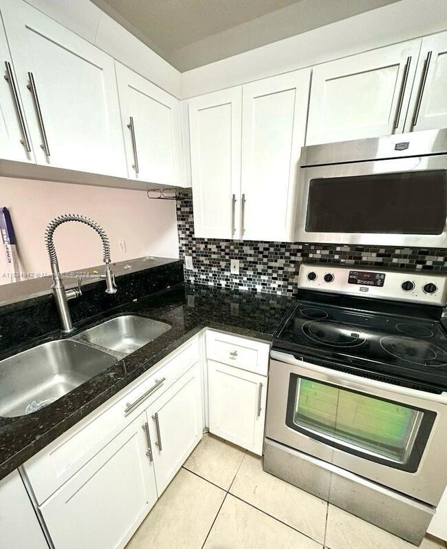 Foto del edificio - 3745 NE 171 St