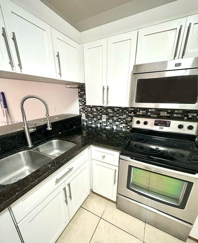 Building Photo - 3745 NE 171 St