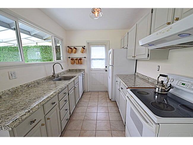 Building Photo - 128 Blackfield Dr