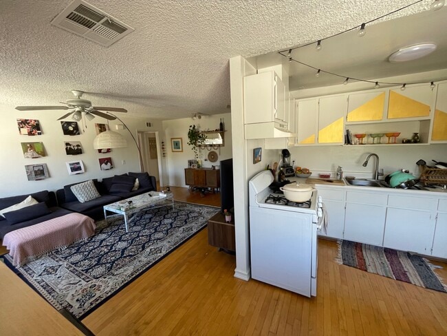 Entry & Kitchen - 4208 Clayton Ave