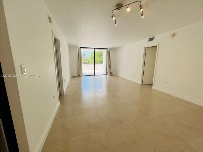Building Photo - 2333 Brickell Ave