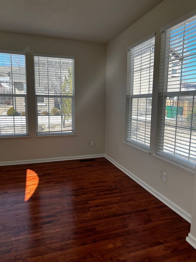 Foto del edificio - 566 Tioga Pass Ct