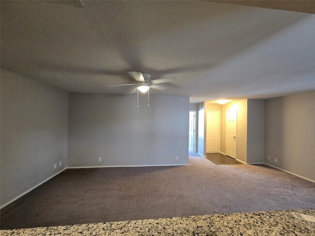 Foto del edificio - 3314 Gardenview Cir