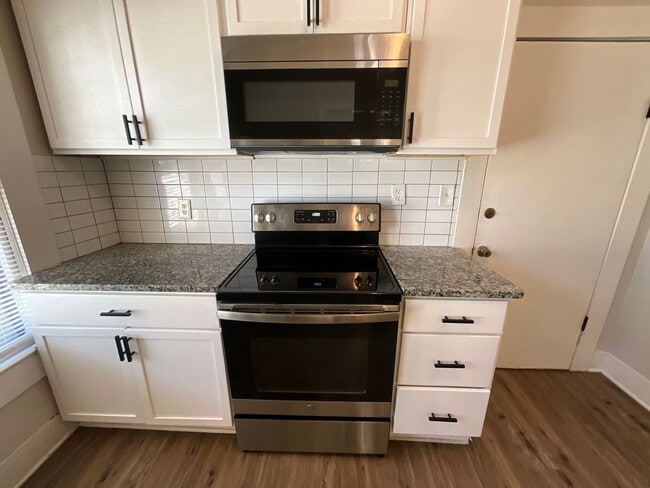 Photo - Charming 3 bedroom/1.5 bathroom REMODELED ... House