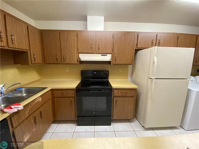 Building Photo - 508 SW 93rd Pl