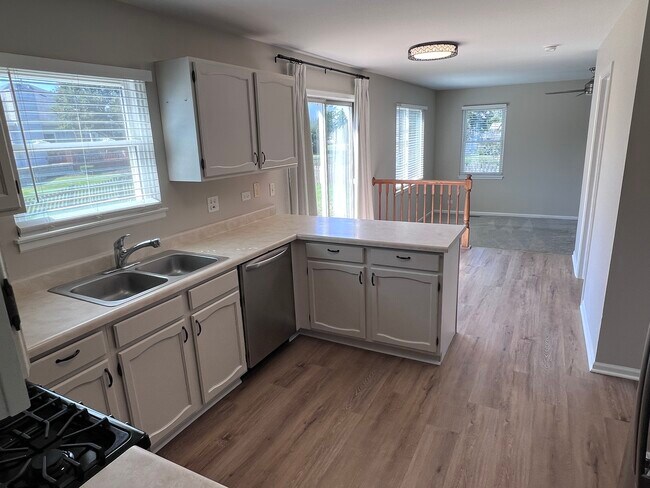 Foto del edificio - 1134 Dovercliff Way