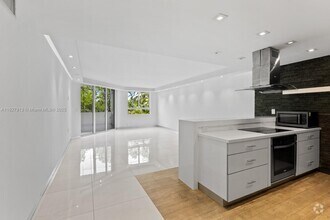 Building Photo - 181 Crandon Blvd
