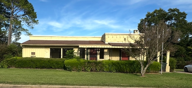 Building Photo - 300 Lime Kiln Rd
