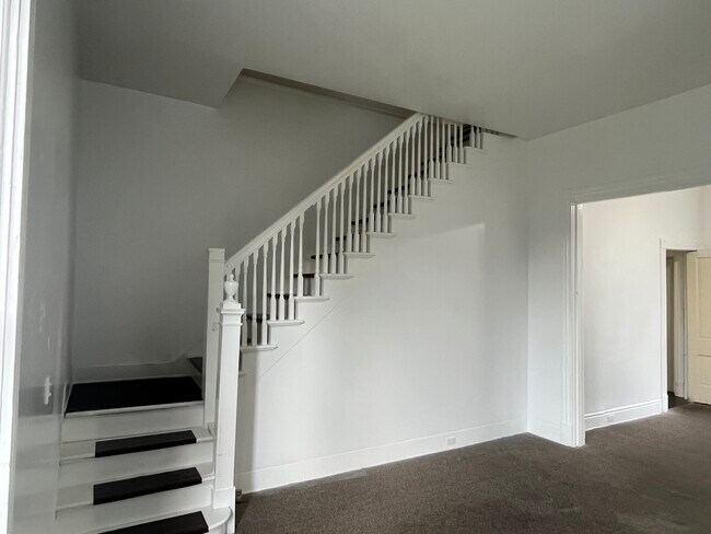 Stairway - 816 N Sheridan St