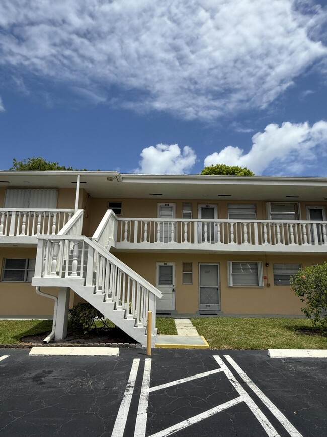Foto del edificio - 2213 NE 1st Ct