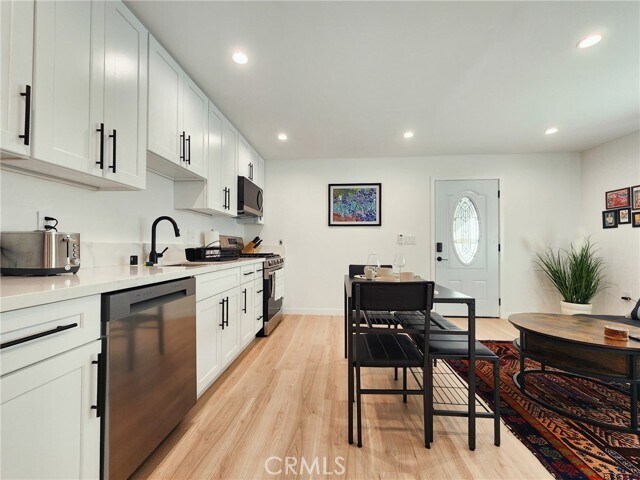 Foto del edificio - 22131 Bassett St