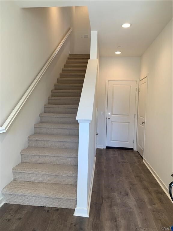 Building Photo - 169 Episode