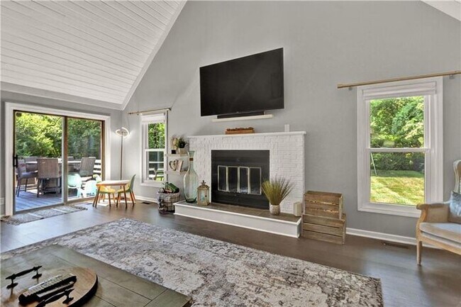 Building Photo - Great 4 Bedroom in Feather Cove!