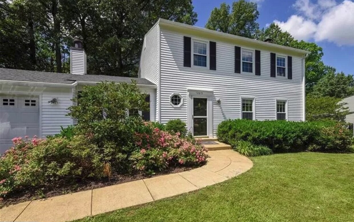 Foto principal - Beautiful 4 BR 2.5 BA colonial. Pets welcome