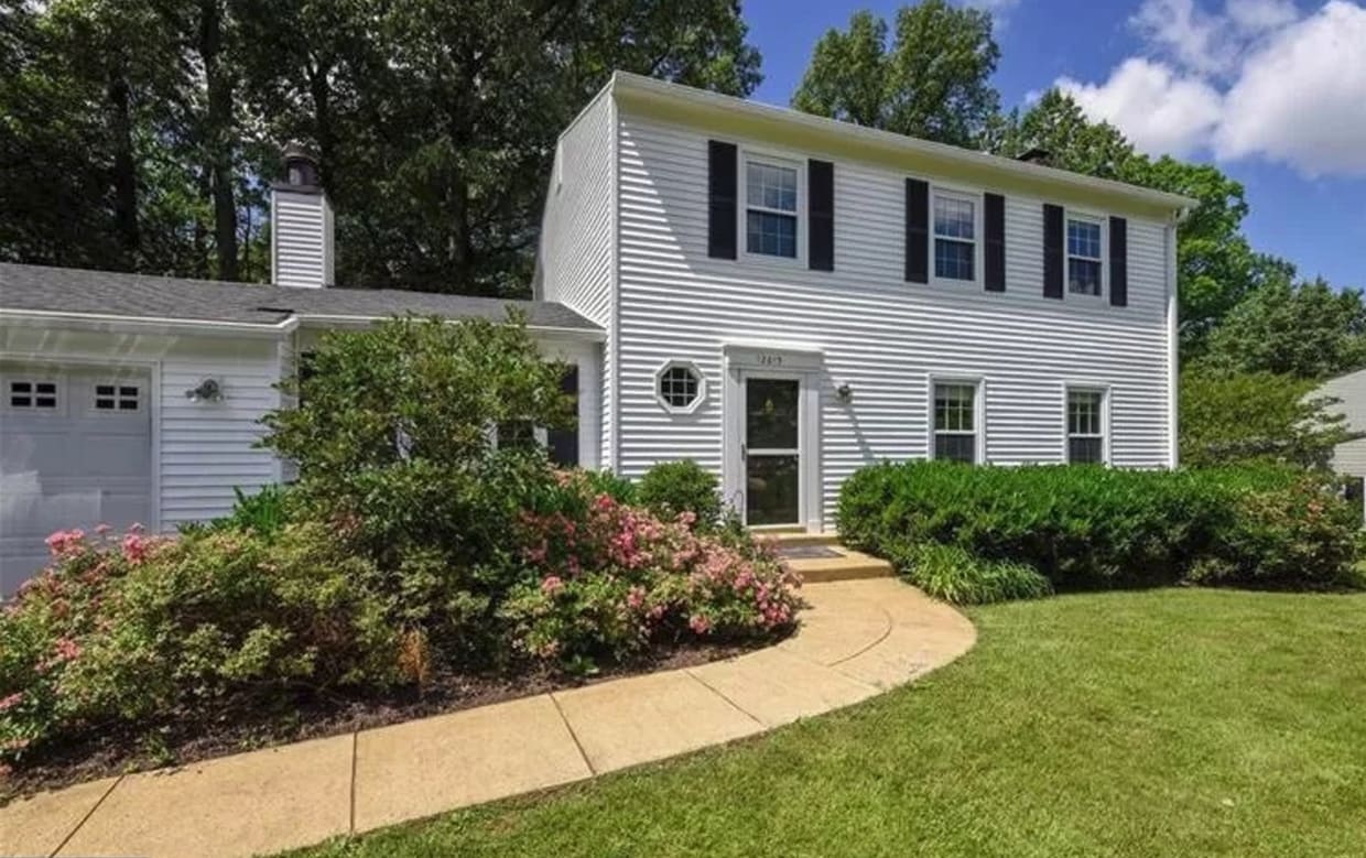 Primary Photo - Beautiful 4 BR 2.5 BA colonial. Pets welcome