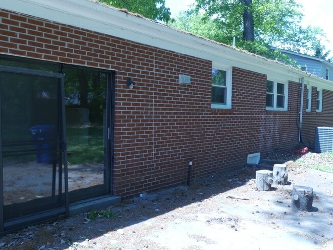Building Photo - 880 Cascade Drive, Newport News, VA 23608