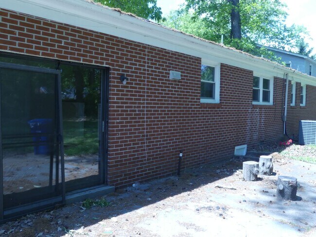 Foto del edificio - 880 Cascade Drive, Newport News, VA 23608