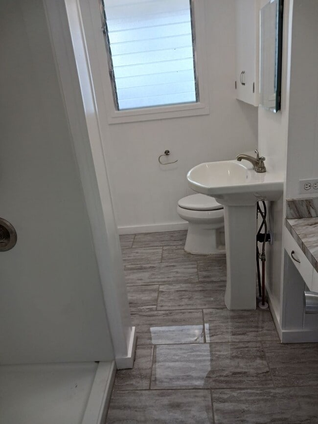 Building Photo - COZY 1 BEDROOM IN CONVENIENT KAPAHULU