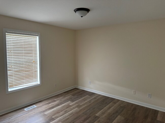 Foto del edificio - 3122 Clydesdale Dr