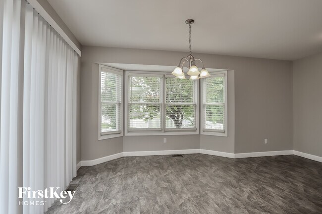 Foto del edificio - 128 Homefield Lake Ct