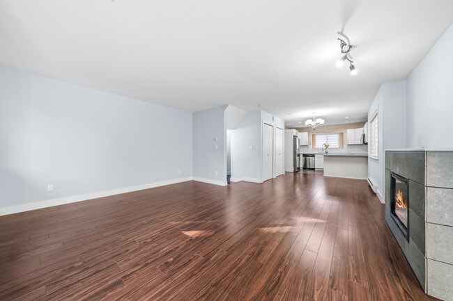 Building Photo - 13368 72 Av