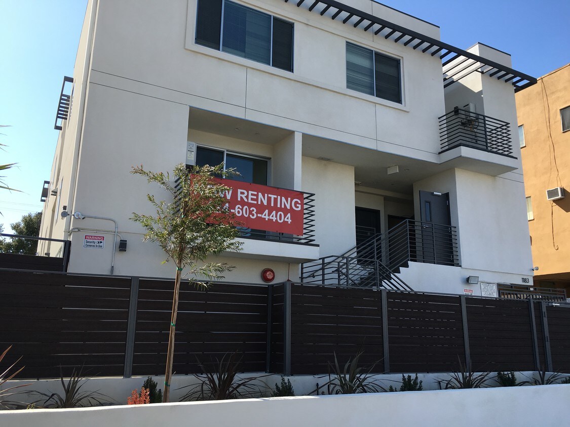 Front of building - 1183 Crenshaw Blvd