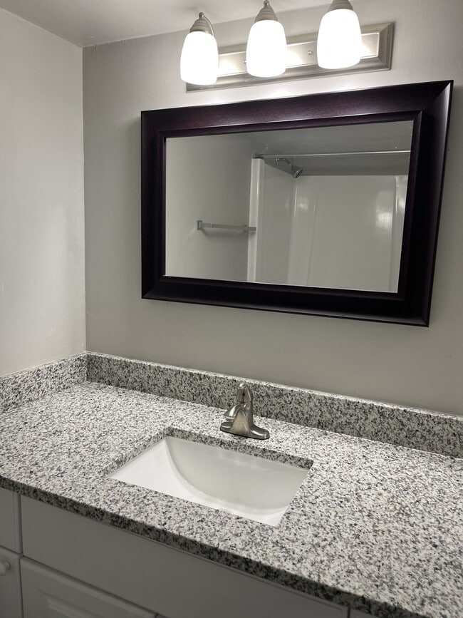 Studio- Lotus Lux w/Washer & Dryer - Country View Garden Homes