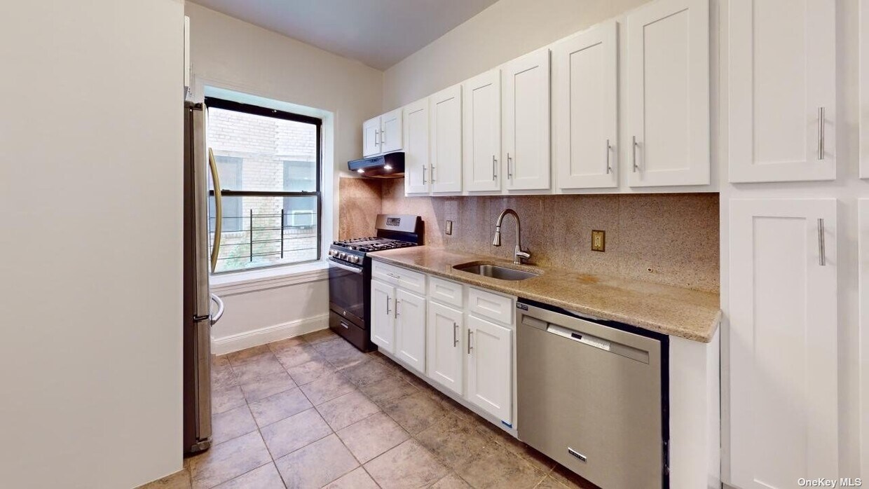 Foto principal - 82-16 34th Ave