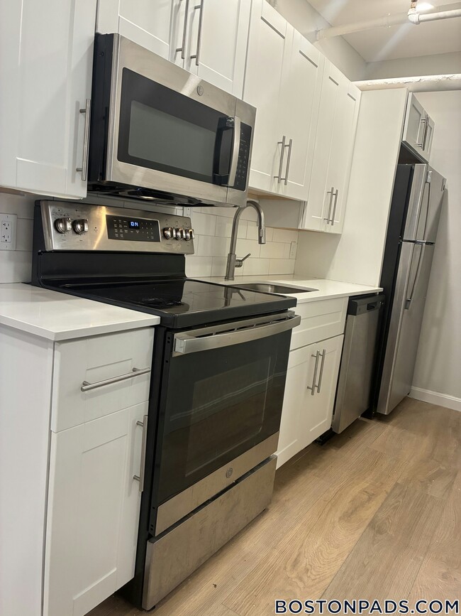 Building Photo - 19 Peterborough St