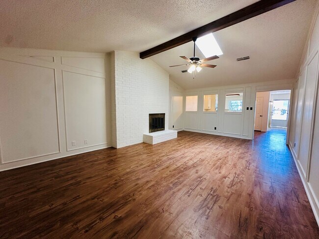 Foto del edificio - 3718 Monclair Ave