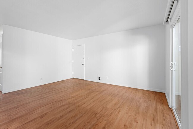 Building Photo - 802-816 Lincoln Avenue