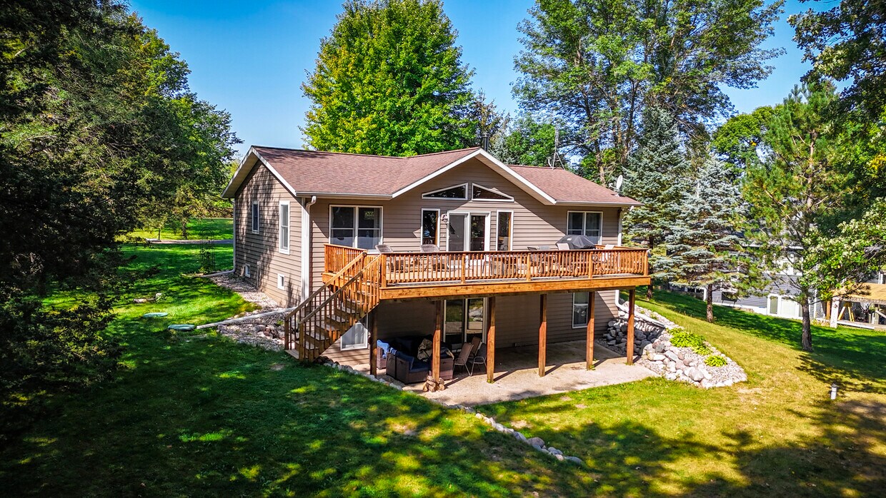 Primary Photo - 15955 Bayview Dr NE