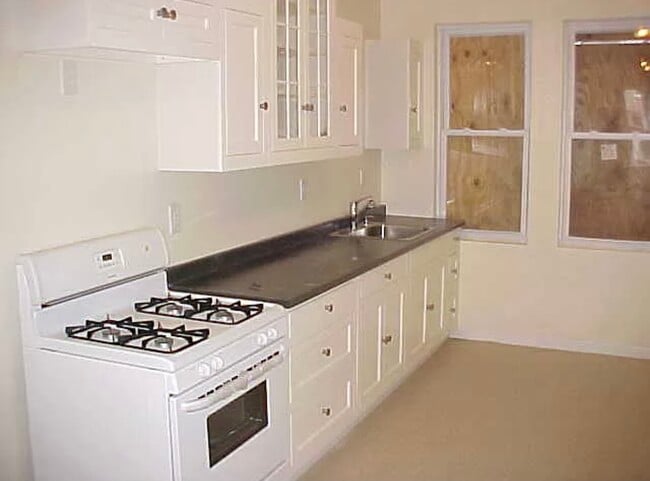 Building Photo - 420 N Glover St