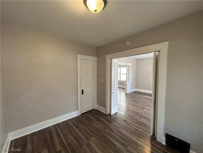 Foto del edificio - 3327 W 88th St