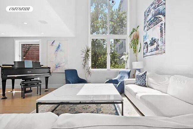 Foto del edificio - 352 W 11th St