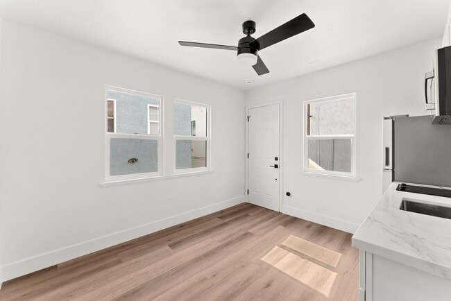 Building Photo - 749-749.5-7495 York Ct