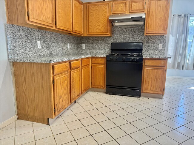 Foto del edificio - 8819 Diamond Lake Ln