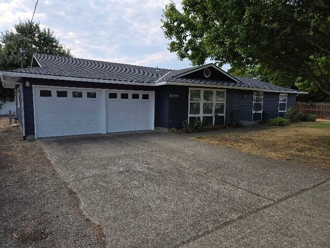Building Photo - 6095 McLeod Ln NE