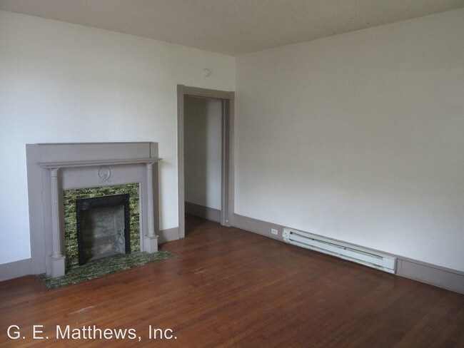 Building Photo - 15 Elm St