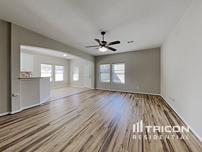 Building Photo - 8523 W Highlands Crossing Highlands TX
