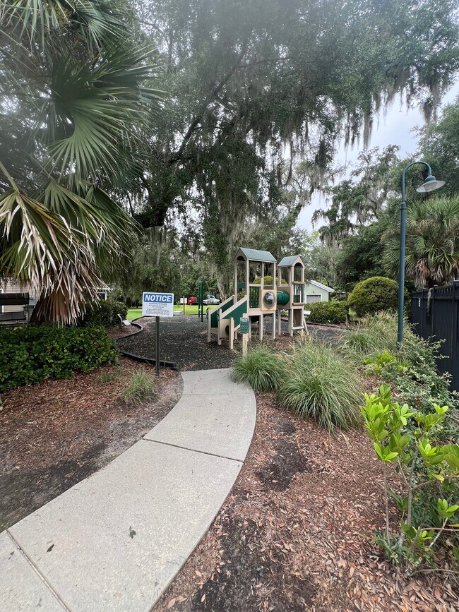 Foto del edificio - 114 Grand Oaks Dr