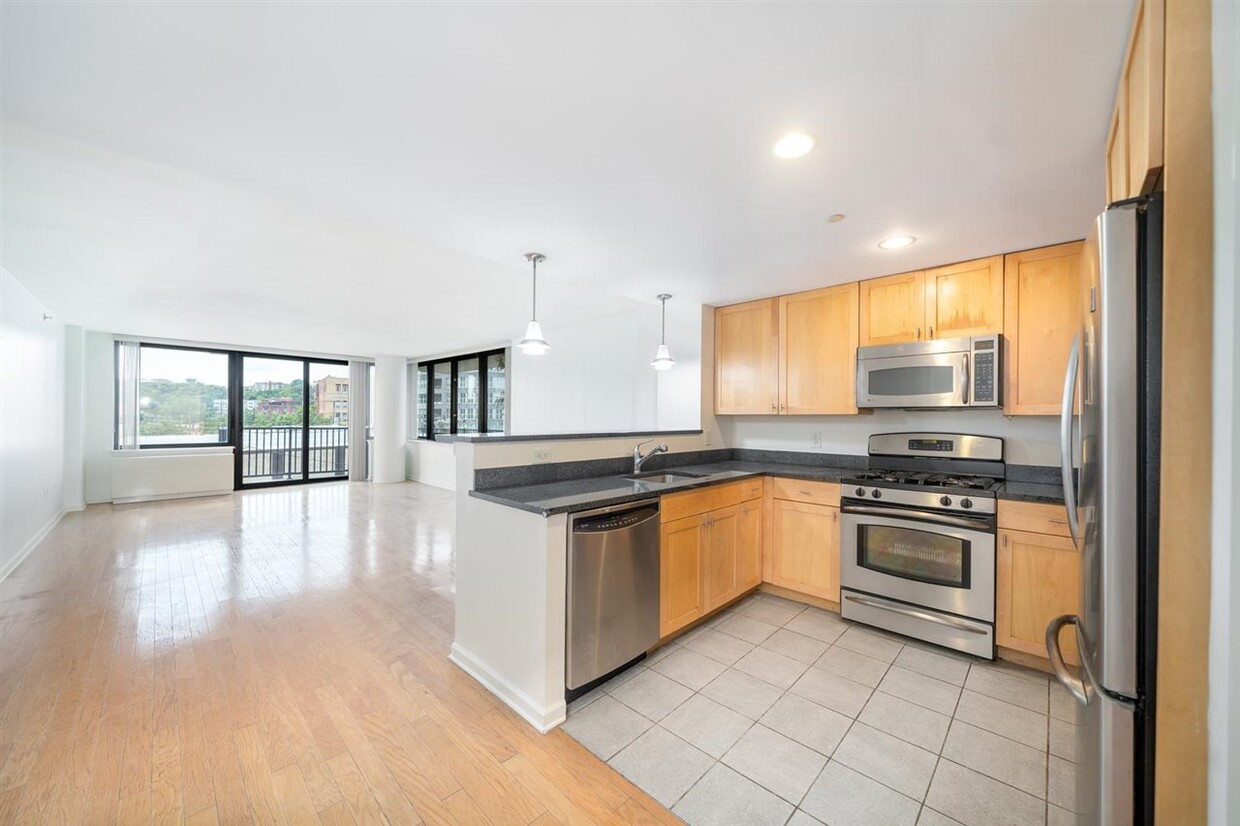 Primary Photo - 700 Grove St