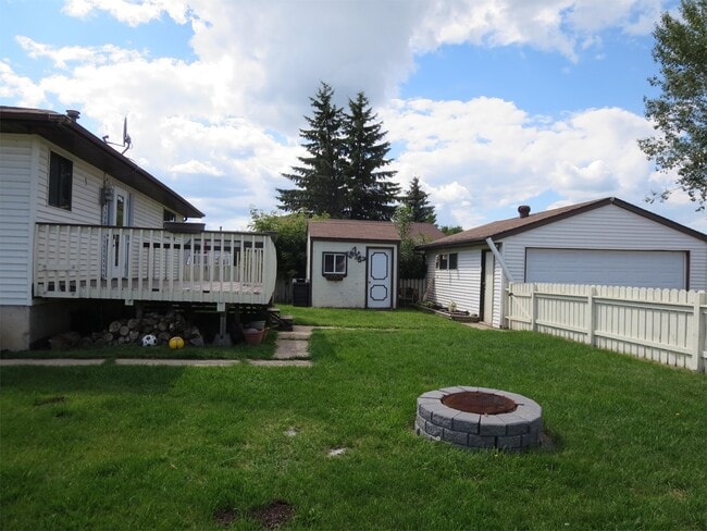 Building Photo - 4401-4444 44 Ave