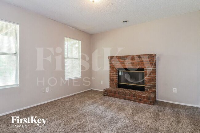 Building Photo - 567 Serenade Cir E